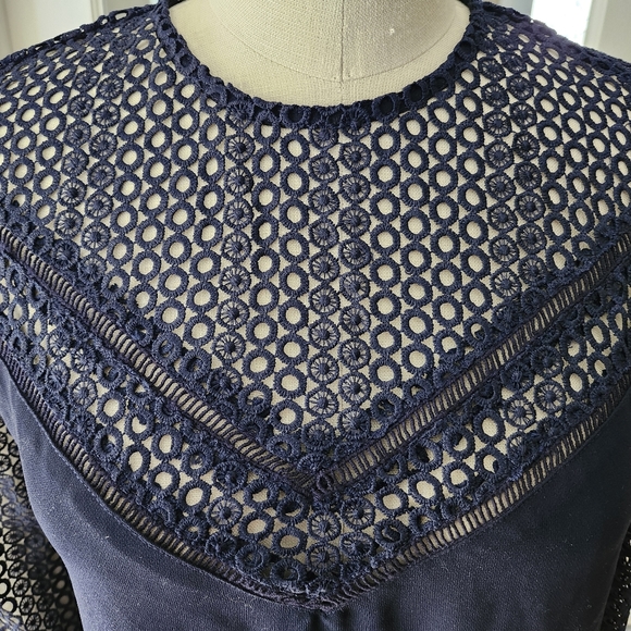 Andy & Lucy Navy Woven Guipure Lace Top - Size L - Picture 4 of 9